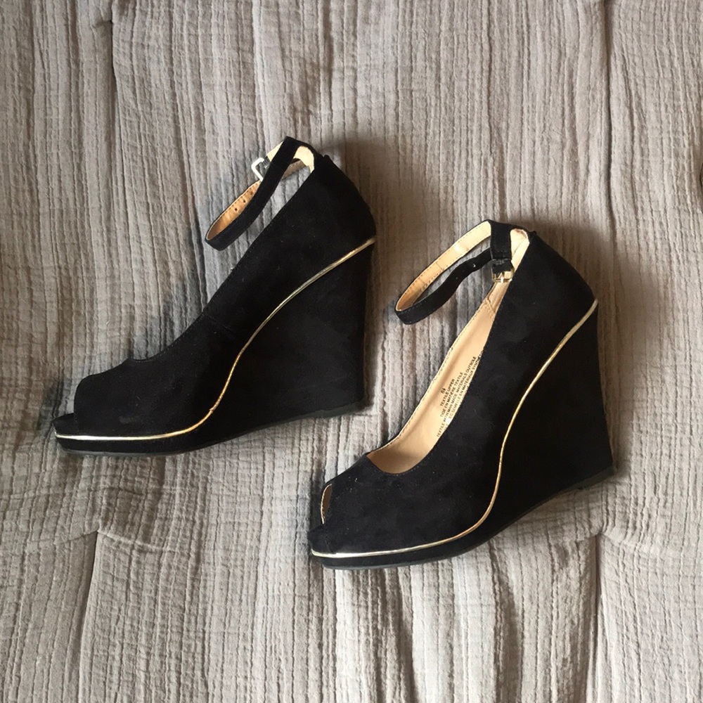 Black Wedges